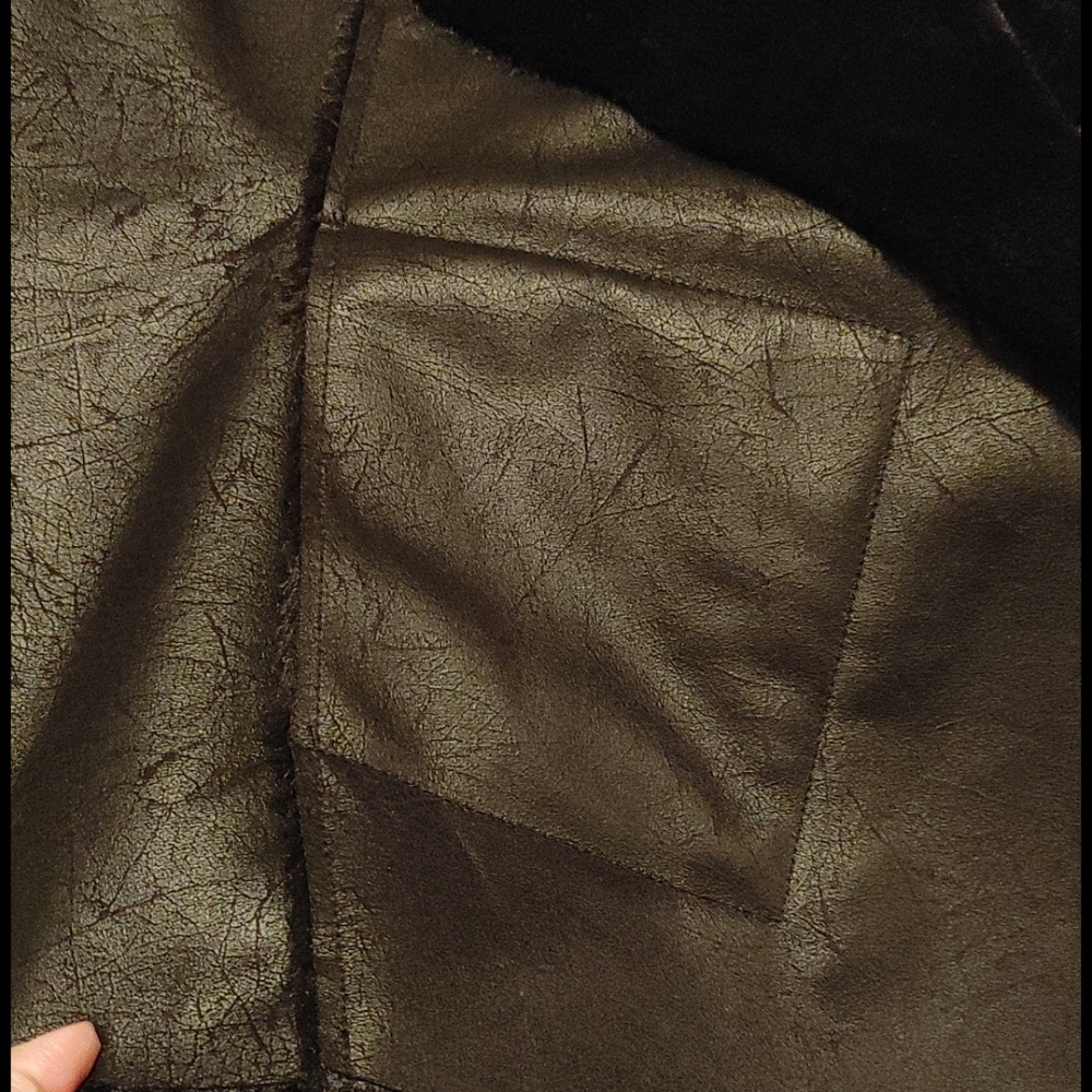 Non Leather Faux fur vest - Picture 12 of 13